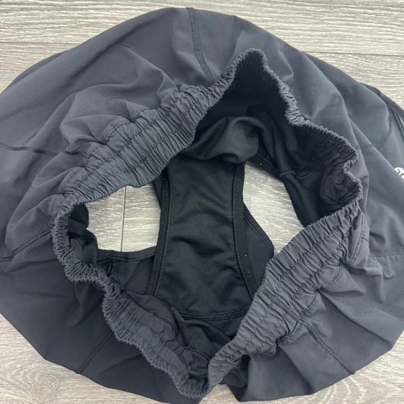 Lululemon Hotty Hot 2.5” Inseam Short In Black Size 6 - Picture 10 of 14